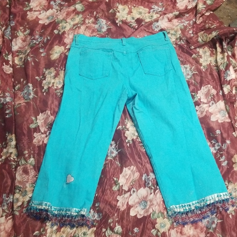 Capris - Picture 8 of 8